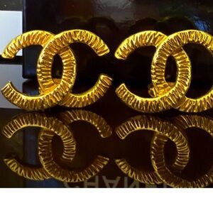 Vintage Chanel CC 24k gold plated clip on earrings